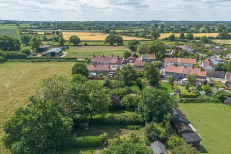 Bodham 2 bed terraced house for sale