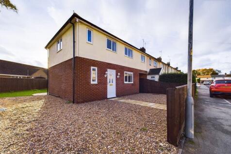 4 bedroom end of terrace house for sale