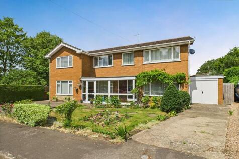 6 bedroom detached house for sale