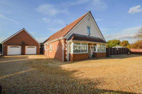 5 bedroom detached house for sale