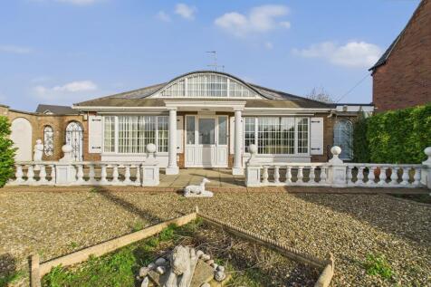 3 bedroom detached bungalow for sale