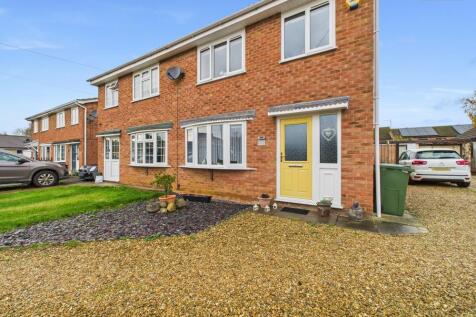 3 bedroom semi-detached house for sale