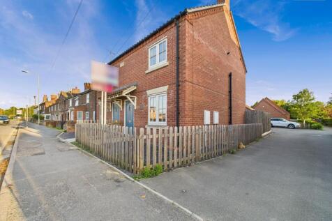 2 bedroom semi-detached house for sale