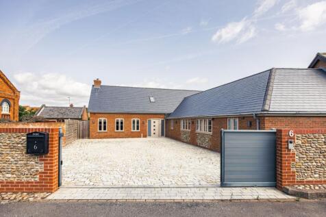 5 bedroom semi-detached house for sale