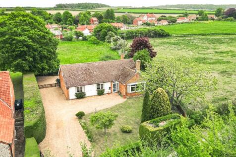 Creake Road, Burnham Thorpe, PE31 3 bed detached bungalow for sale