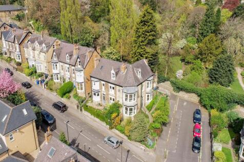 5 bedroom semi-detached house for sale
