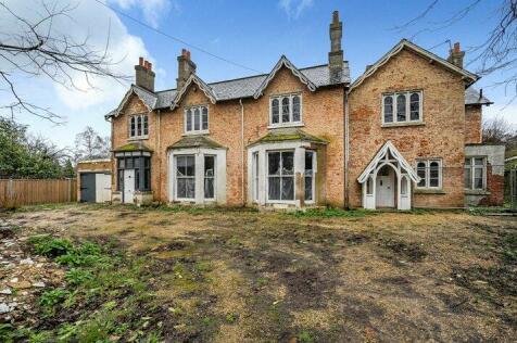 8 bedroom detached house for sale