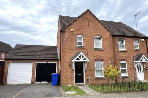 3 bedroom semi-detached house for sale