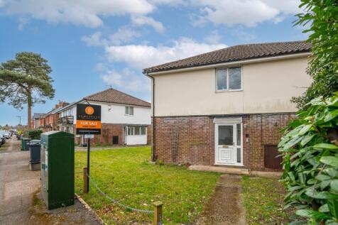 2 bedroom ground floor maisonette for sale