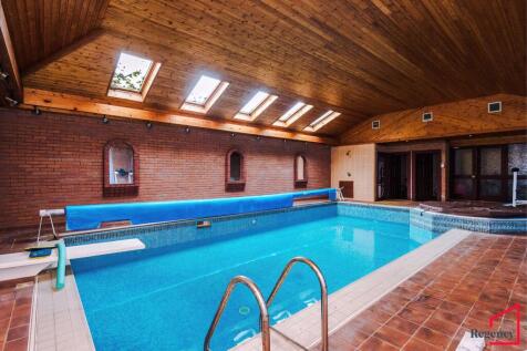 6 bedroom detached house for sale