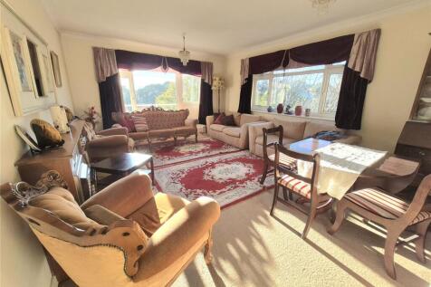 Chine Crescent, Bournemouth, Dorset, BH2 3 bed apartment for sale