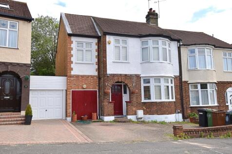 Nightingale Avenue, Highams Park... 4 bed semi