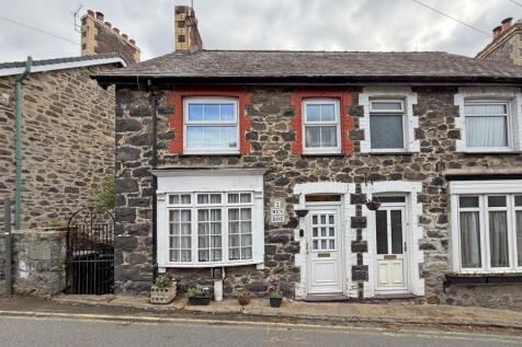 Bryn Road, Llanfairfechan, Conwy, LL33 2 bed end of terrace house for sale