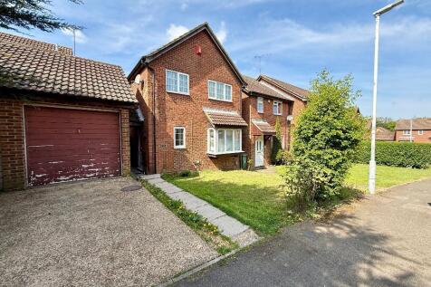 Fieldfare Green, Luton, Bedfordshire... 4 bed detached house for sale