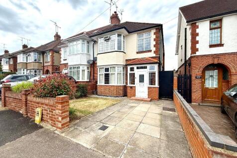 Graham Gardens, New Bedford Road... 3 bed semi