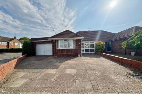 Wadhurst Aveune, Luton, Bedfordshire... 2 bed bungalow for sale