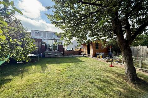 4 bedroom bungalow for sale