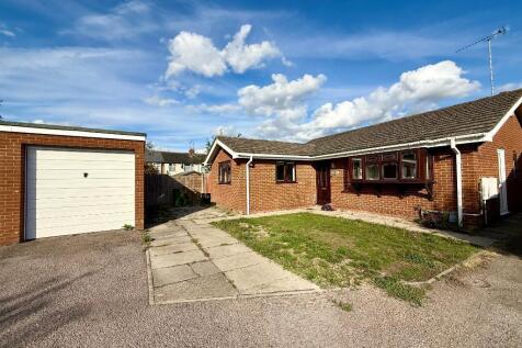 Almond Close, Icknield, Luton... 3 bed detached bungalow for sale