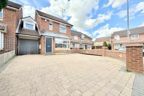 Cresswell Gardens, Barton Hills... 3 bed link detached house for sale