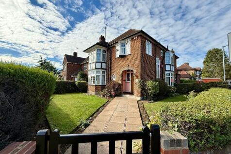 New Bedford Road, New Bedford Road... 4 bed detached house for sale