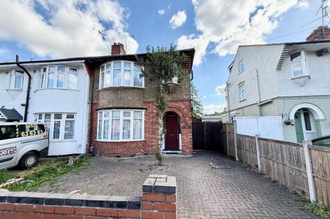 Bancroft Road, Icknield, Luton... 3 bed semi