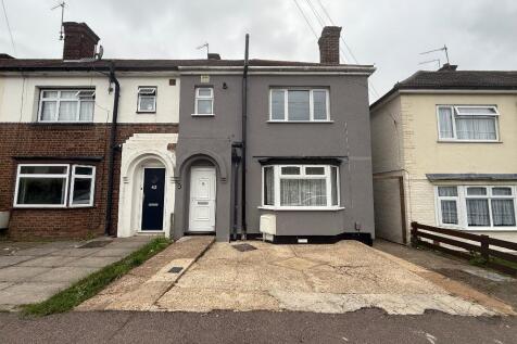 Harefield Road, Luton, Bedfordshire... 3 bed semi