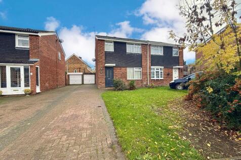 Bembridge Gardens, Bramingham, Luton... 3 bed semi