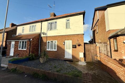 Warden Hill Road, Warden Hills... 3 bed semi