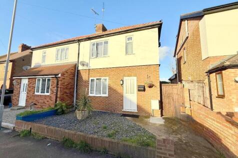 Warden Hill Road, Warden Hills... 3 bed semi