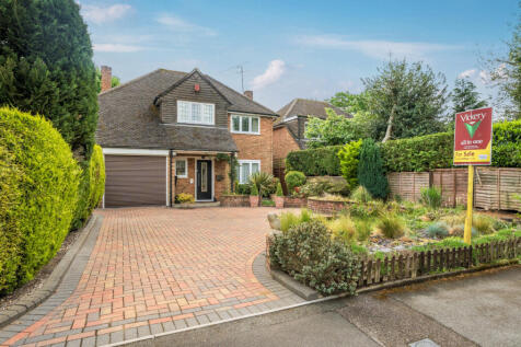 Guildford Road, Fleet, Hampshire, GU51 3 bed detached house for sale