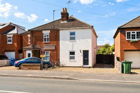 Aldershot Road, Church Crookham... 2 bed semi