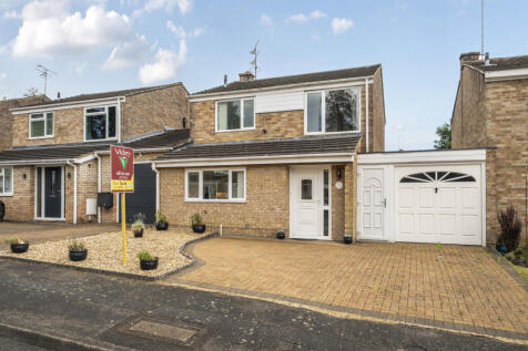 Holly Hedge Road, Frimley, Camberley... 3 bed link detached house for sale