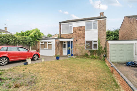 Holly Hedge Close, Frimley... 4 bed link detached house for sale
