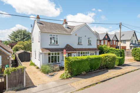 Junction Road, Lightwater, Surrey, GU18 5 bed detached house for sale
