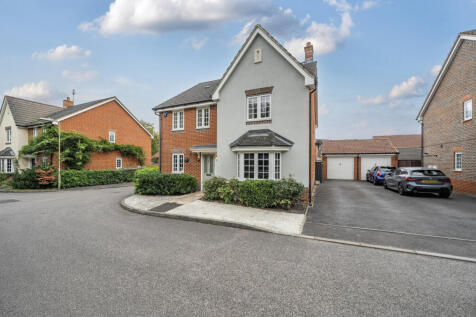 Woodland Walk, Aldershot, Hampshire... 4 bed detached house for sale