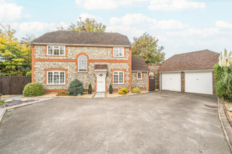 Comfrey Close, Farnborough... 4 bed detached house for sale