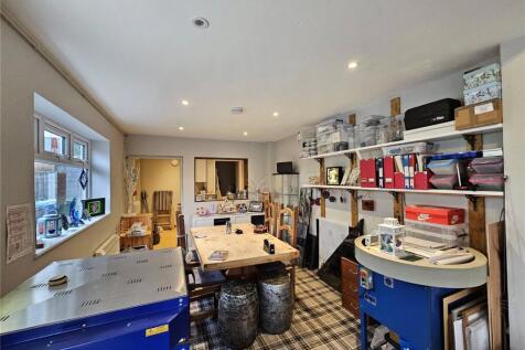 High Street, Sandhurst, Berkshire, GU47 End of terrace house for sale