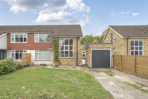 Jenner Drive, West End, Woking... 3 bed semi