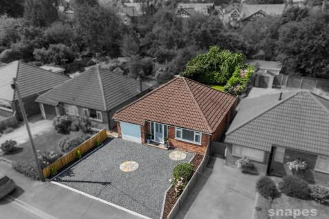 2 bedroom detached bungalow for sale