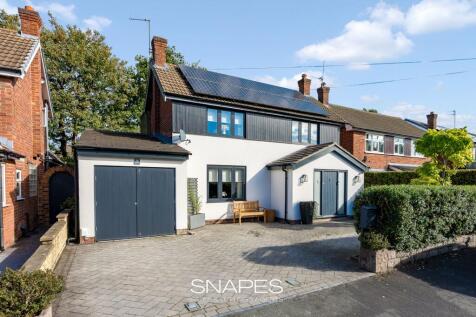 4 bedroom detached house for sale