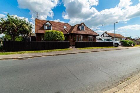 Wittem Road, Canvey Island SS8 6 bed chalet for sale