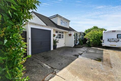 Roosevel Avenue, Canvey Island SS8 5 bed chalet for sale