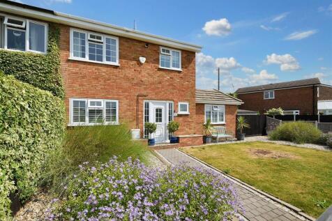 Harrow Road, Canvey Island SS8 4 bed semi
