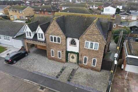 Hannett Road, Canvey Island SS8 4 bed detached house for sale