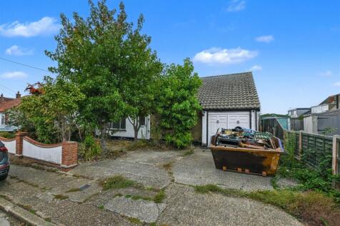 Clinton Road, Canvey Island SS8 2 bed detached bungalow for sale