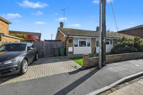 Adelsburg Road, Canvey Island SS8 2 bed semi
