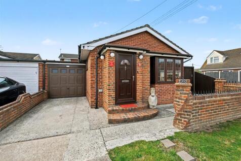 Landsburg Road, Canvey Island SS8 1 bed detached bungalow for sale