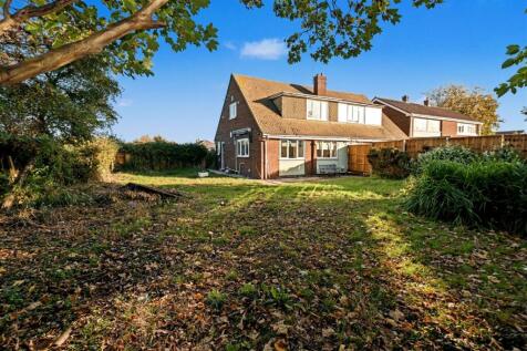 Linden Way, Canvey Island SS8 3 bed semi