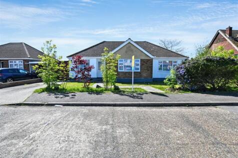 Barbara Avenue, Canvey Island SS8 3 bed detached bungalow for sale