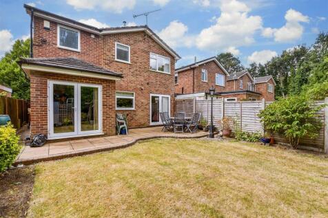 4 bedroom link detached house for sale